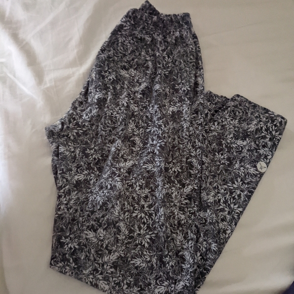 Sweetlegs Plus - Picture 1 of 3